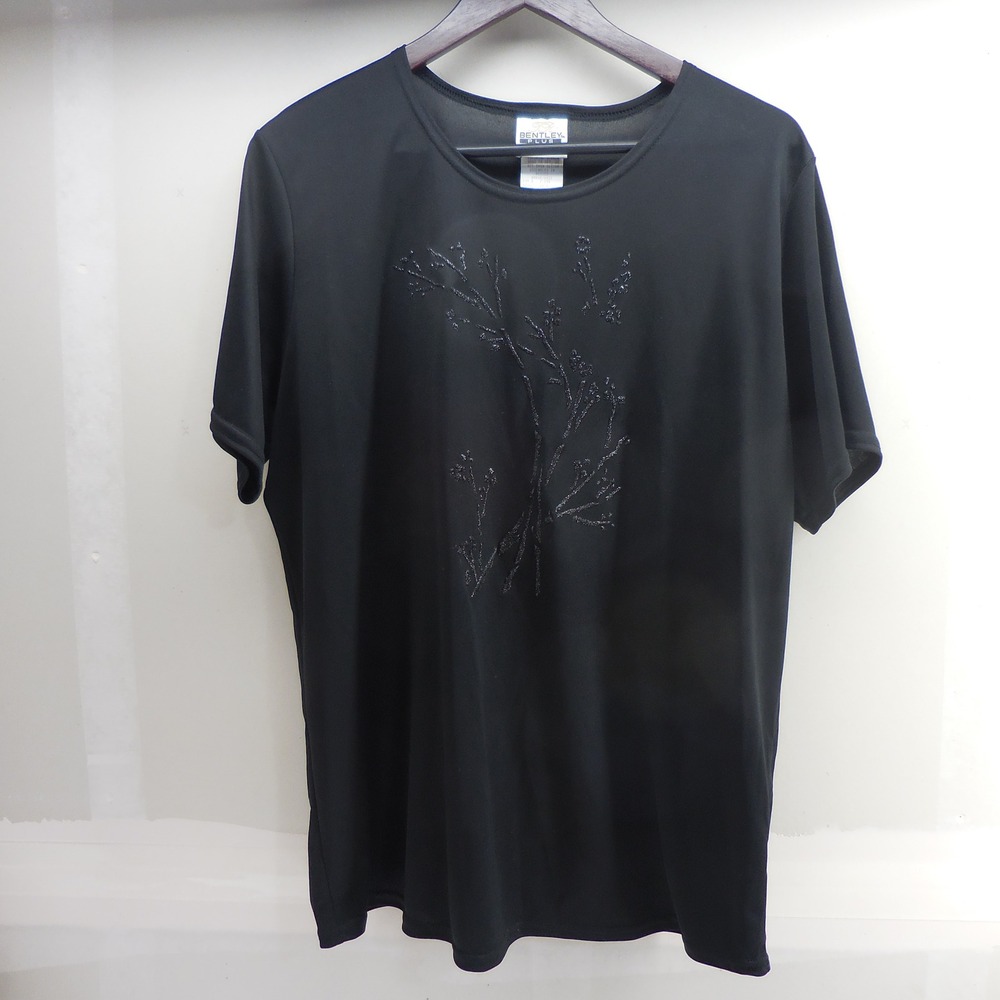 Bentley Plus Womens 1X Black Beaded Floral Short Sleeve Blouse Top 6021